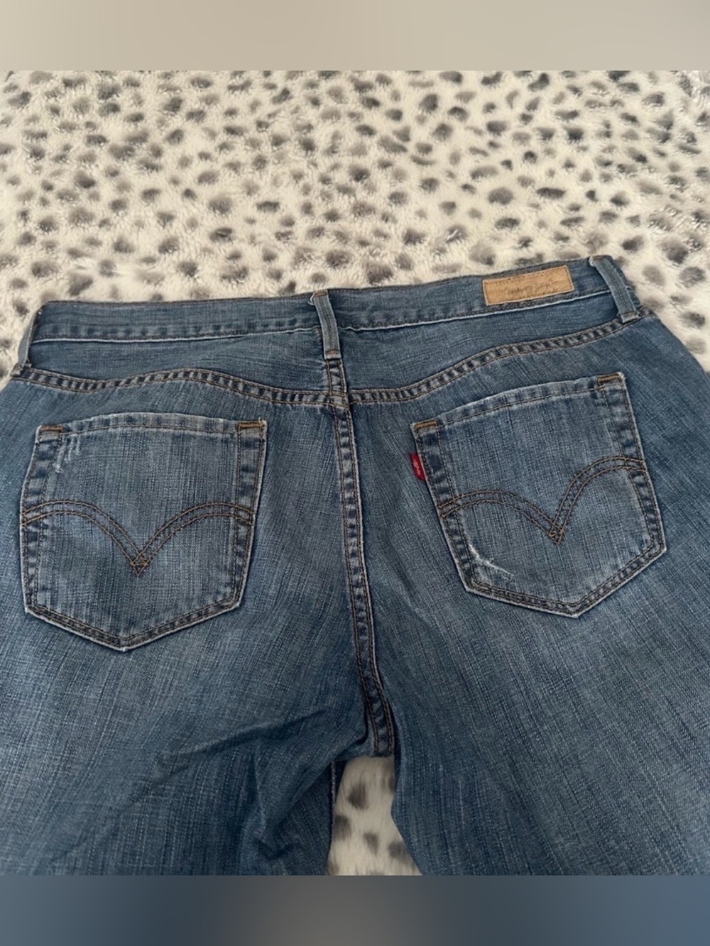 Levi's Boyfriend Blue Jeans with Classic Distressed Style